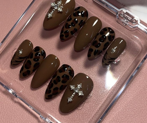 PRESS ON NAILS 