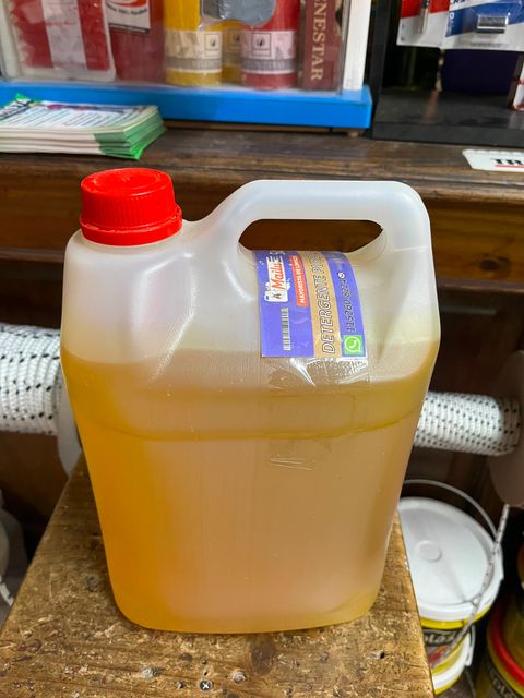 Detergente x 5L