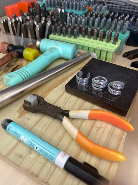 Taller de sortijas en Metal  stamping