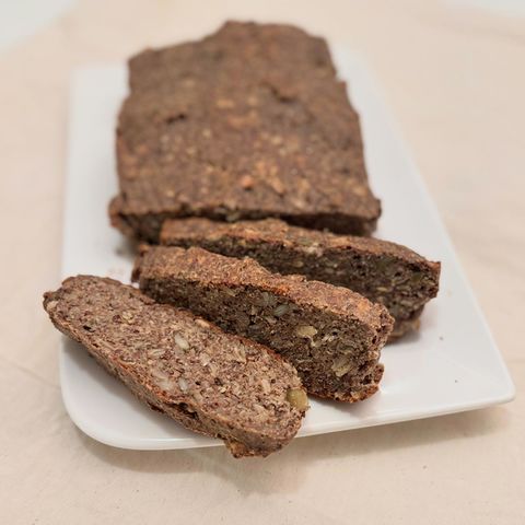 Pan sin gluten y vegano: receta saludable con sarraceno, almendras y semillas