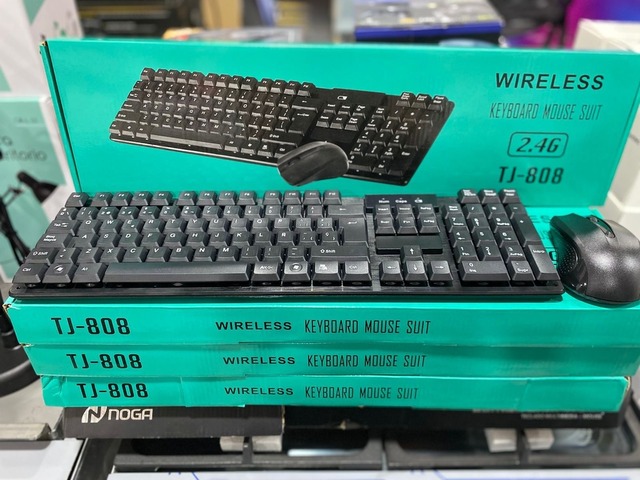 TECLADO INALÁMBRICO CON MOUSE 