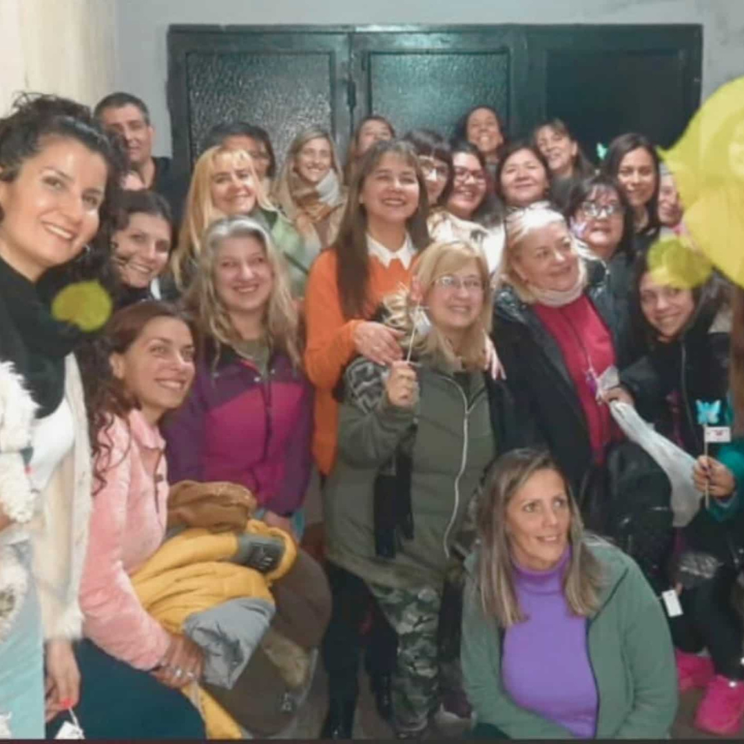 Participantes en taller de sanación emocional impartido por RG Terapias de Luz