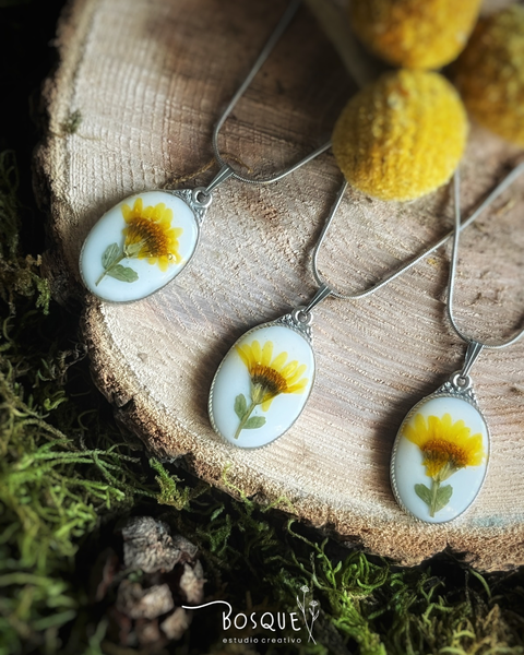 COLLAR MARGARITA AMARILLA