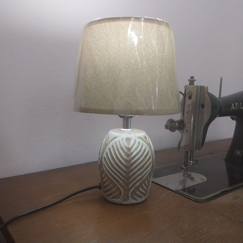 Lampara de mesa Leave