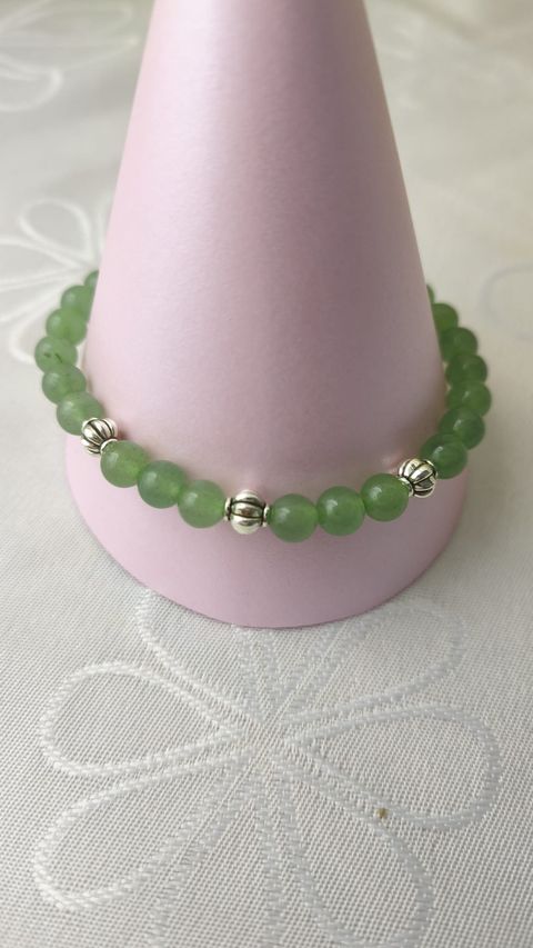 PULSERA EN PIEDRA NATURAL DE CUARZO VERDE ,DIJES,CIERRE Y TANZA