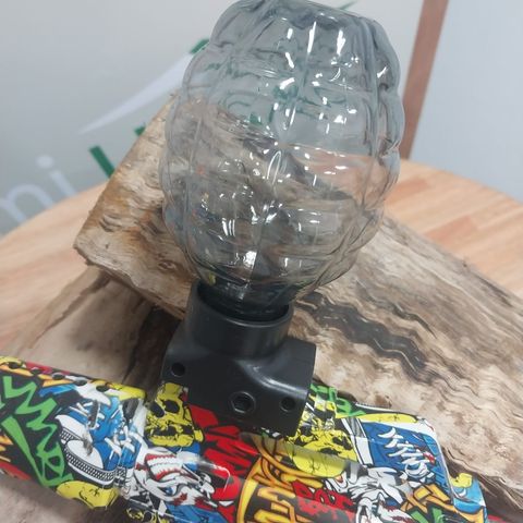 Pistola recargable con balines de gel.