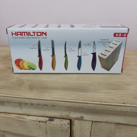 Juegos de cuchillos con mango de colores y soporte madera