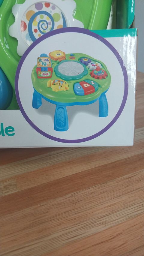 Mesa de actividades para bebes