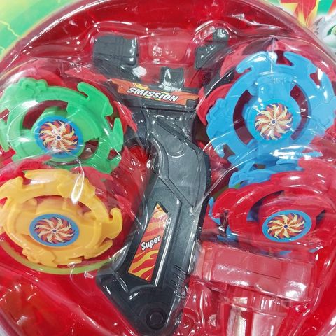 Set de trompos ,un lanzador y pista