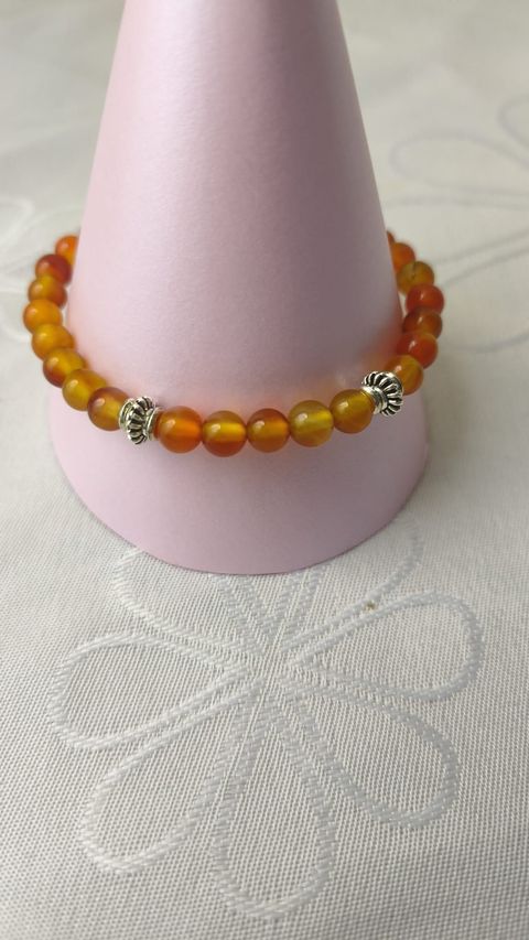 PULSERA EN PIEDRA NATURAL DE CORNALINA Y DIJES 