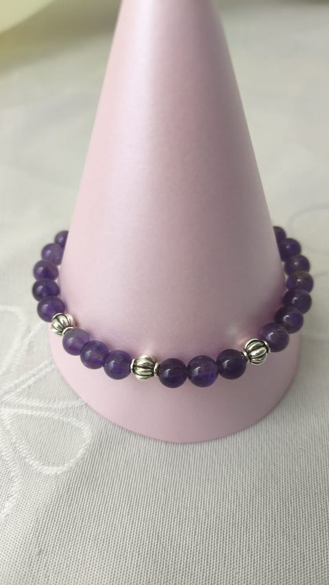 PULSERA DE AMATISTA ,DIJES Y CIERRE