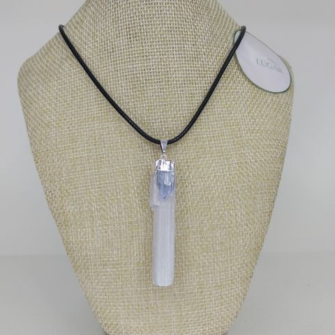 Dije pico de Selenita,con engarce y aplique amatista