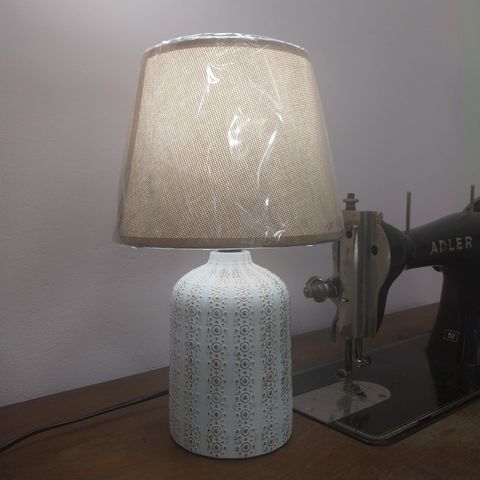 lampara de mesa Dots base cerámica