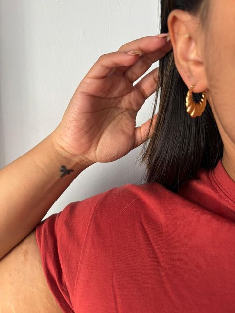 Caravanas doradas rayos de sol