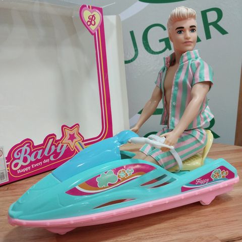 Muñeco con moto de agua