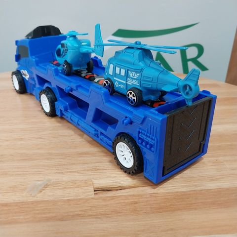 Camion con trailer y accesorios