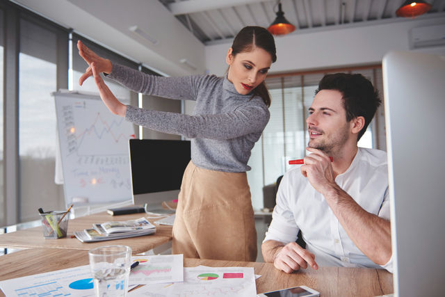 Los mandos medios como facilitadores de la creatividad: el puente entre la estrategia y la innovación