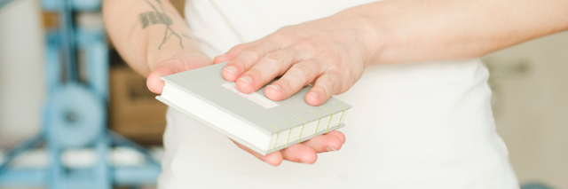 Cómo hacer una ventana calada en un cuaderno