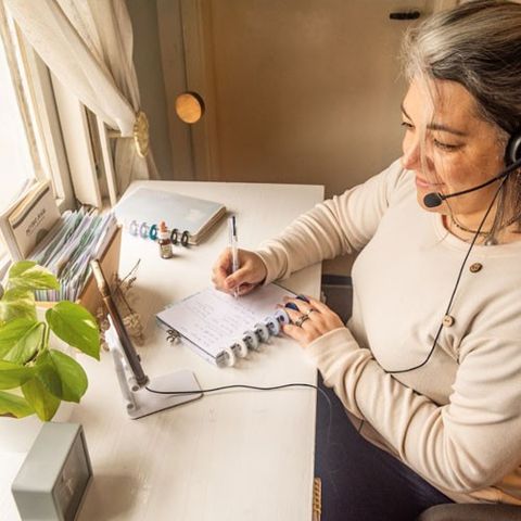 Terapia Floral, activando tu esencia creativa . Cecita Picart