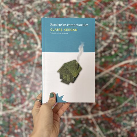 Recorre los campos azules (Claire Keegan)