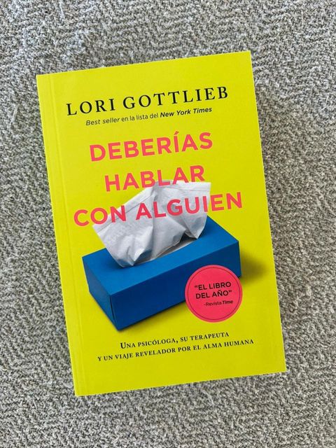 Deberías hablar con alguien