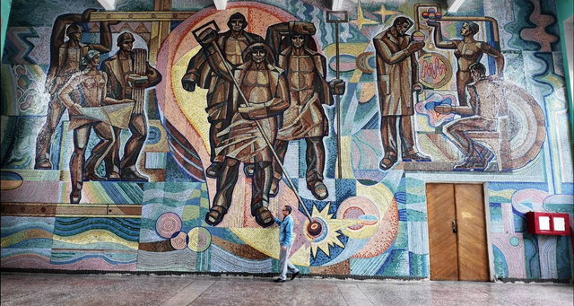 Lo que descubrí investigando mosaicos soviéticos: la perspectiva jerárquica y el arte monumental
