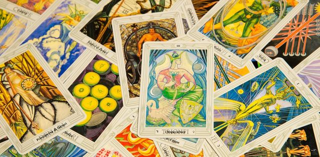 Introducción al Tarot de Thoth: historia, estructura y fundamentos simbólicos