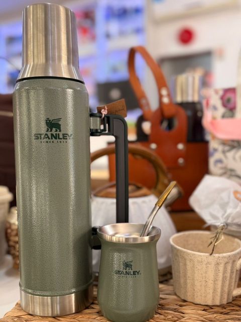 Combo Stanley Original Verde Clásico 1.6L con Manija | Termo Clásico + Mate Acero Inoxidable