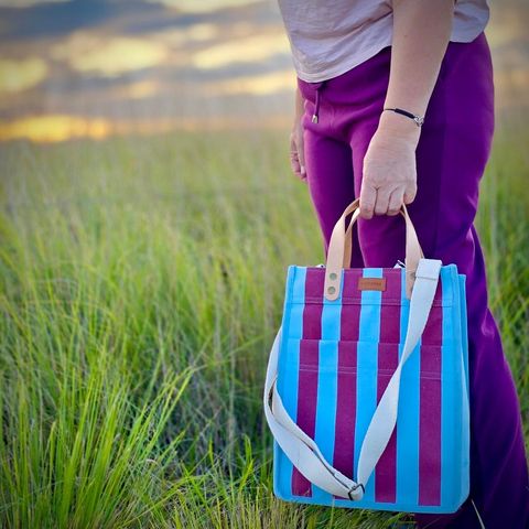 Matera Tote Rayada con Correa | Celeste y Bordó