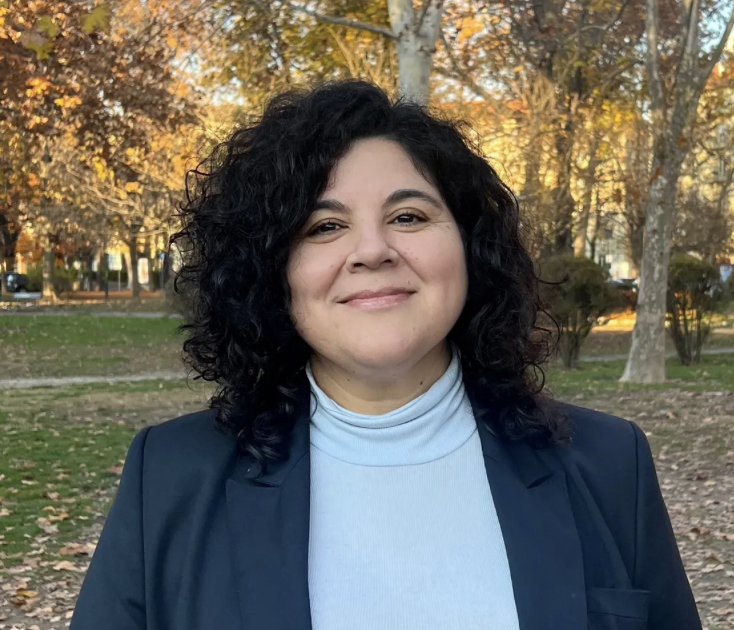 Gladys Azul, Consultora Independiente