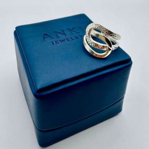 Anillo Entrelazado Eterno