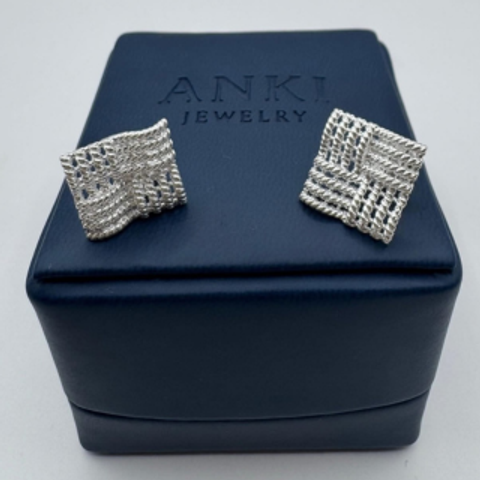 Aretes Cubo Entrelazado Luxe