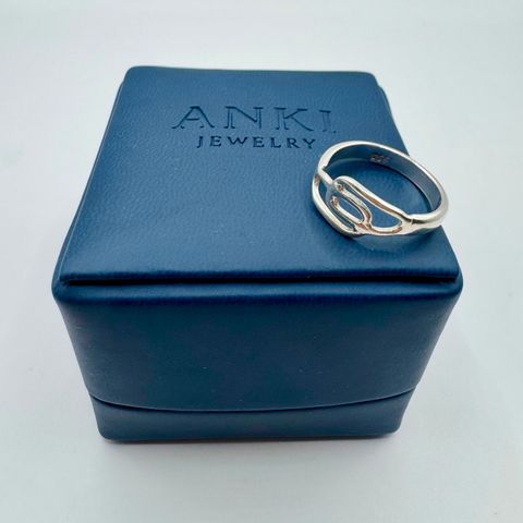 Anillo Rectángulo Entrelazado Luxe