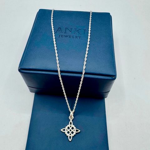 Collar Nudo de Bruja Infinito