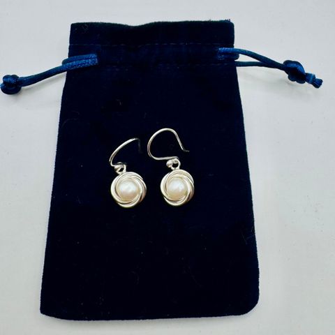 Aretes Flor Perla de Río Lumière