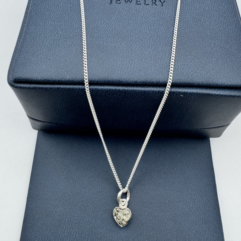 Collar Mini Corazón Abundante