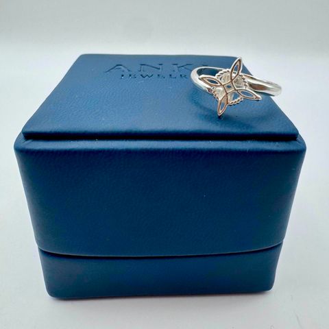 Anillo Nudo de Bruja Mini