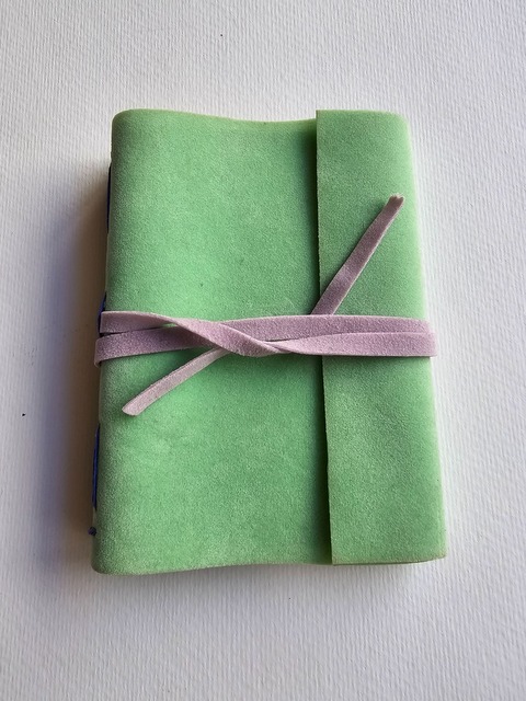 Bitácora Mini puntada larga verde y lilas