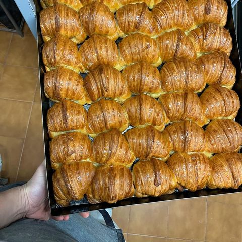 MEDIALUNAS CON MÁQUINA