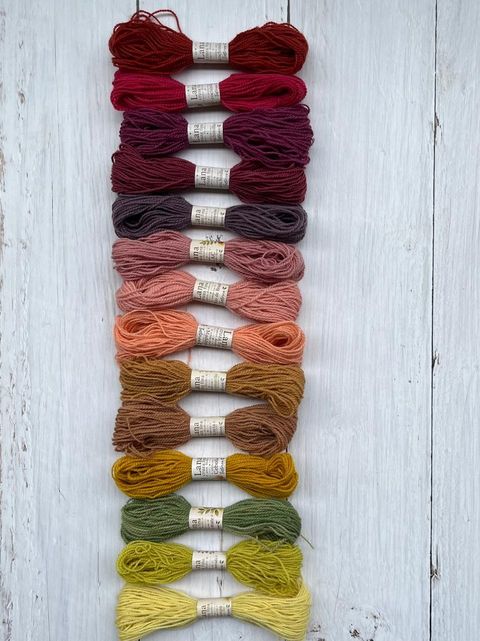 KIT DE LANAS PARA BORDAR TEÑIDAS CON TINTES NATURALES