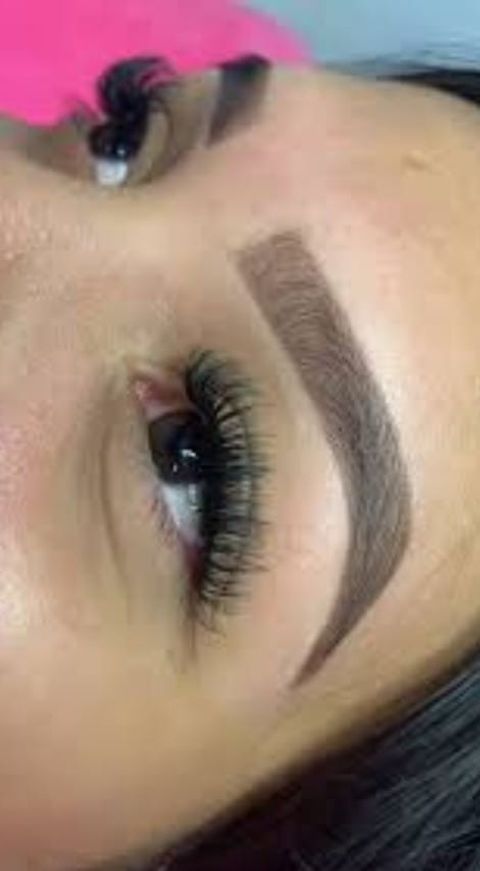 DISEÑO DE CEJAS CON HENNA
