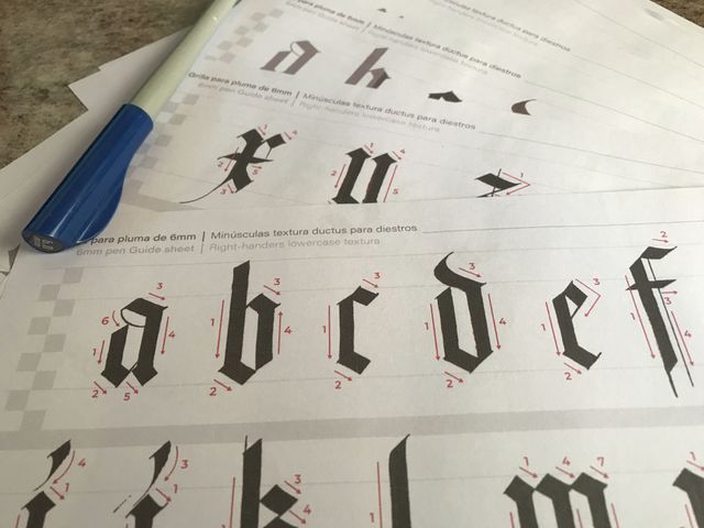 (eng-esp) Grilla Gótica Textura - Minúsculas y Mayúsculas -  Para Pluma de 6mm