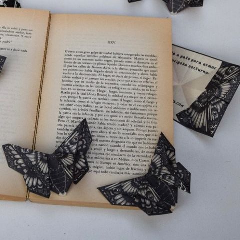 Mariposa Nocturna Origami Bookmark