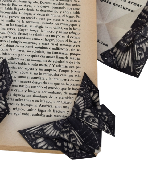 Mariposa Nocturna Origami Bookmark