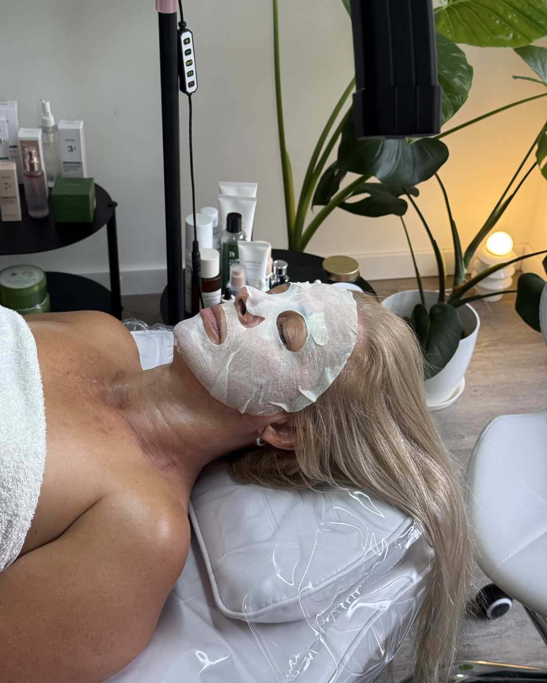 Tratamiento facial premium en AMPA Studio