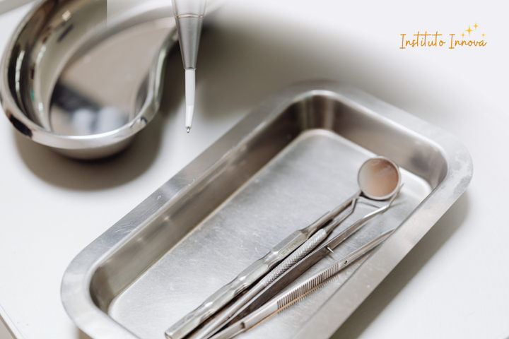 AUXILIAR DE INSTRUMENTADOR QUIRÚRGICO