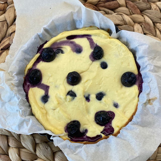 Tortita proteica de ricota y arándanos