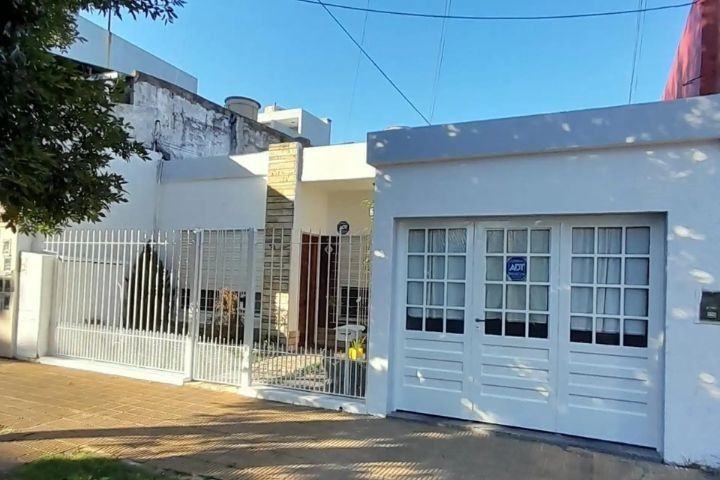 ENTRE RÍOS 100 - CASA 3 AMB.