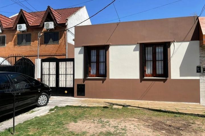 EMILIO MITRE 100 - CASA 4 AMB.