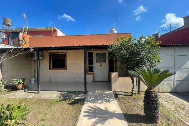 RAMÓN CARRILLO 4800 - CASA 3 AMB.